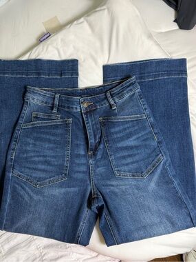 Women's Ankle-Length Dark Blue Denim Jeans - High Rise Cropped Fit